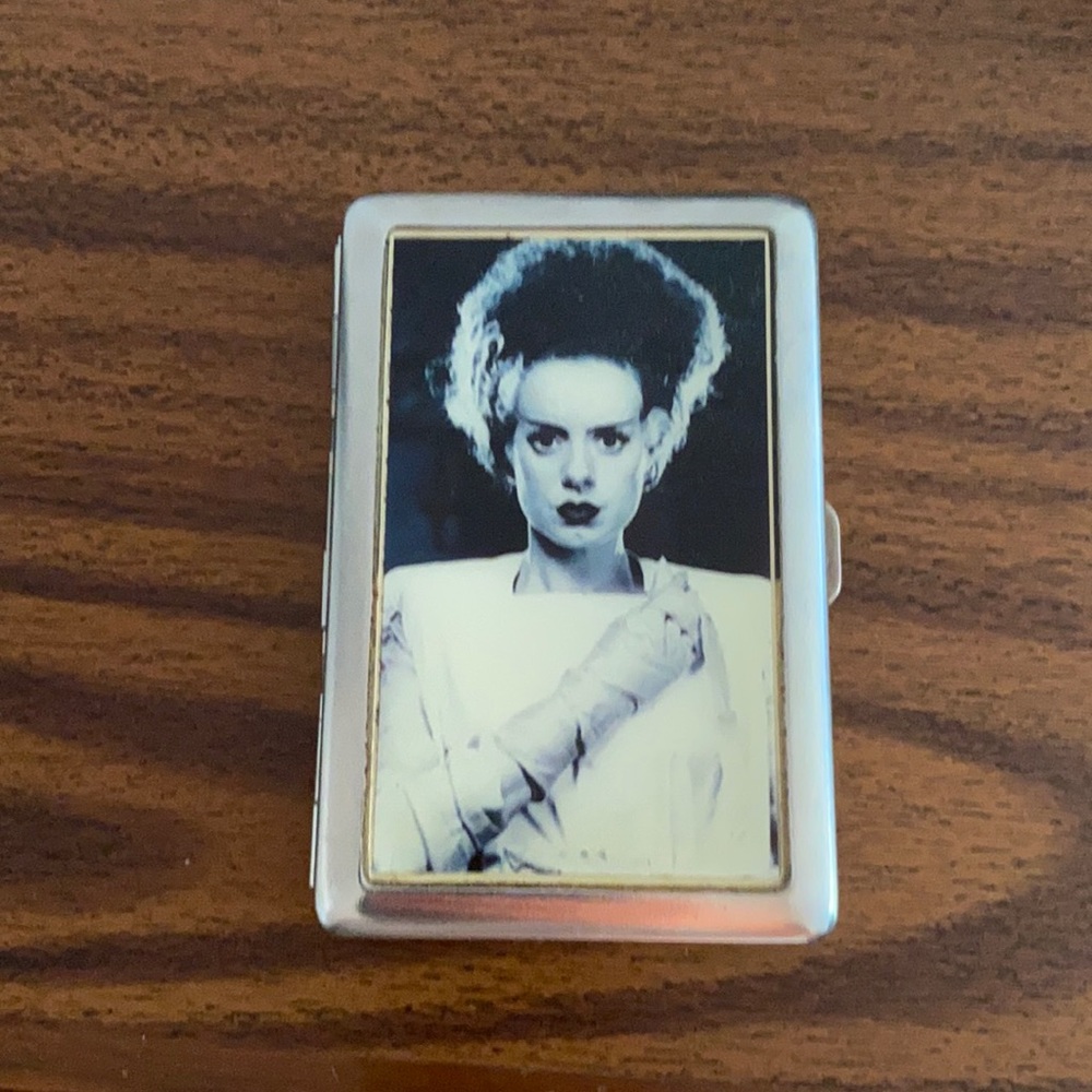 Card/Cigarette Holder